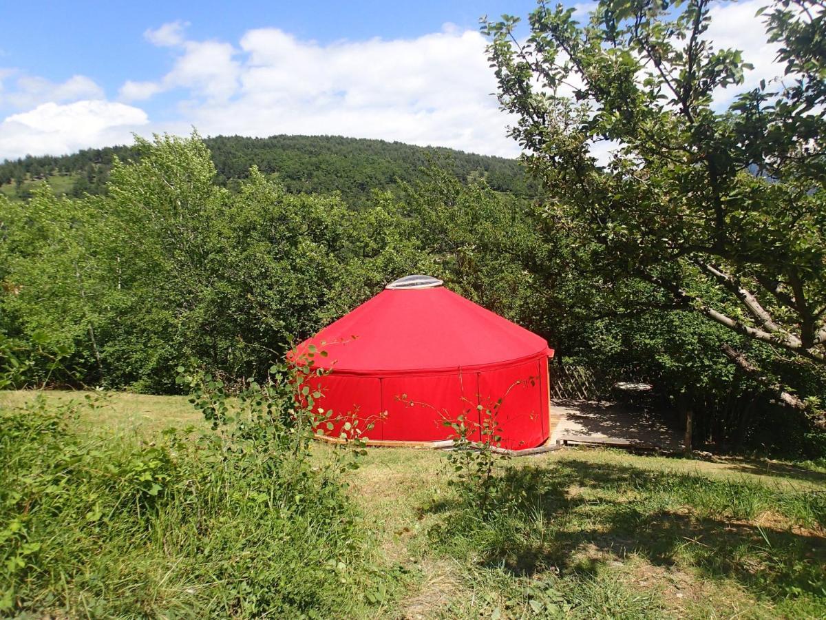 Eco-Hotel Et Yourtes Du Mercantour Guillaumes Eksteriør bilde