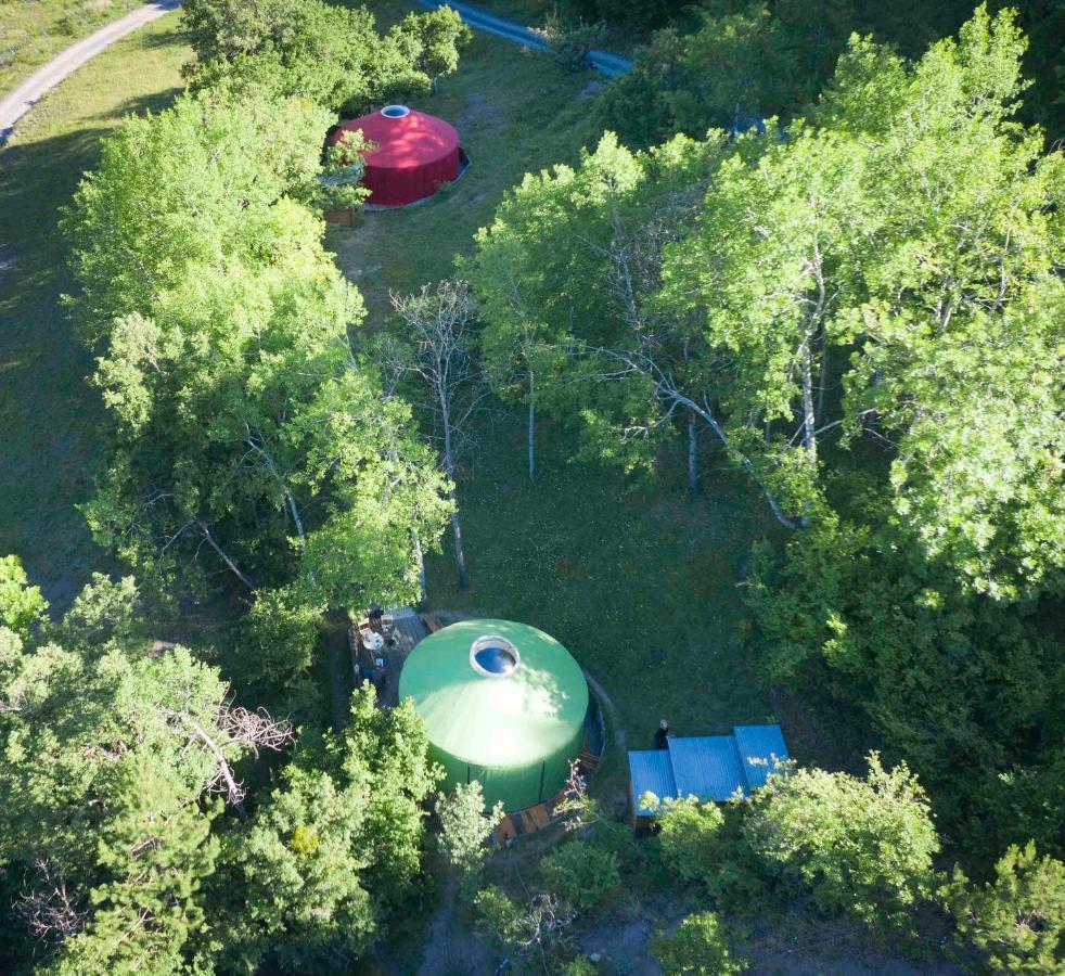 Eco-Hotel Et Yourtes Du Mercantour Guillaumes Eksteriør bilde